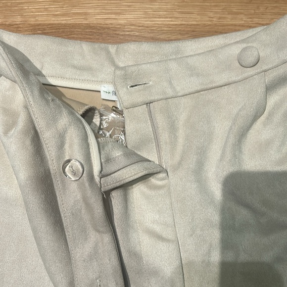 NWT Feel the Roses Faux Suede Shorts - Picture 2 of 6